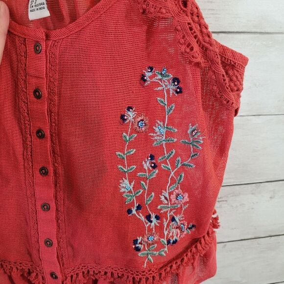Forever 21 Sheer Embroidered Floral Cropped  Tank Top Adjustable Straps Sz Small - Picture 5 of 10